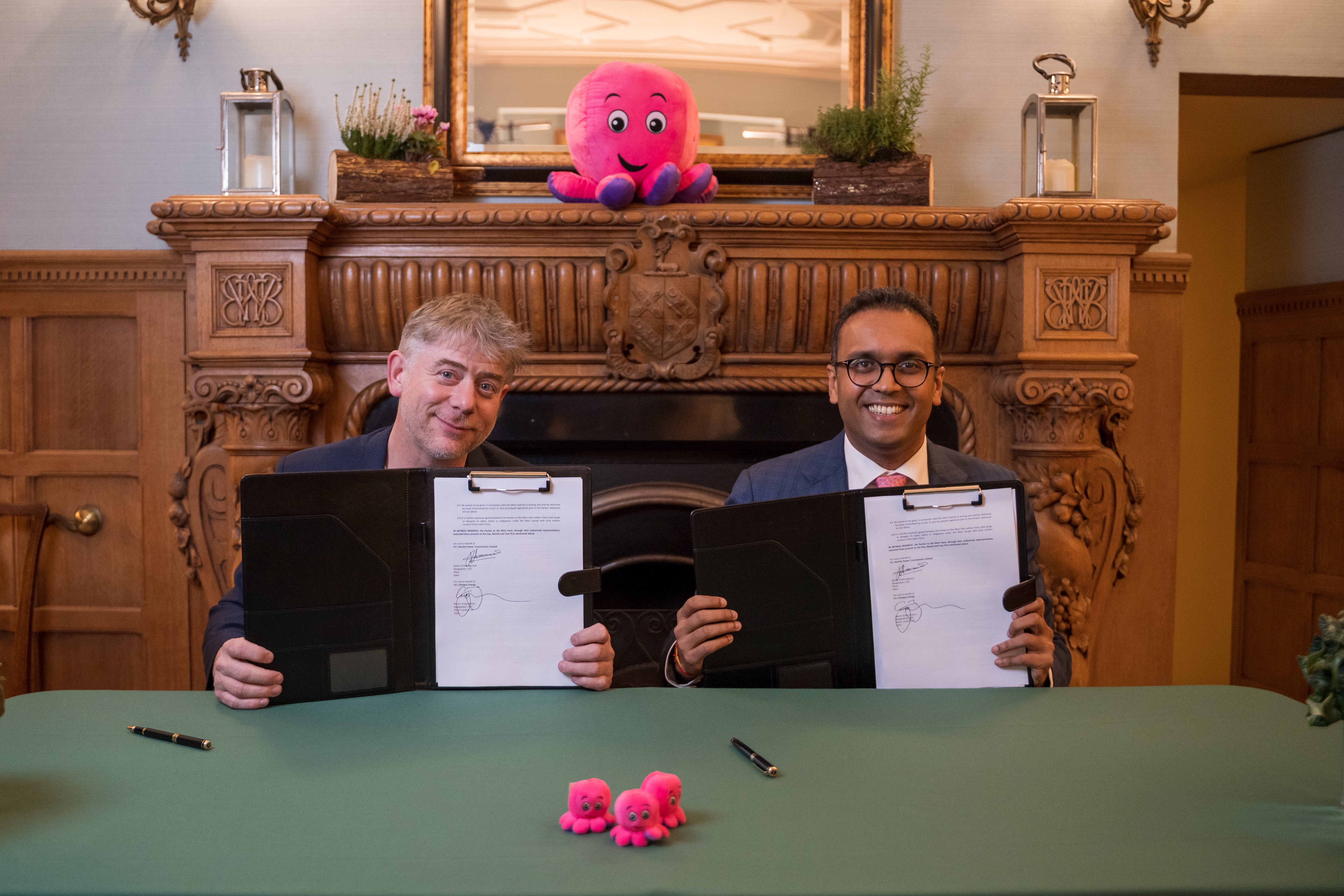 Greg Jackson, Octopus Energy CEO with Pratik Agarwal, Sterlite Power’s Manaing Director, celebrating the new deal at COP26