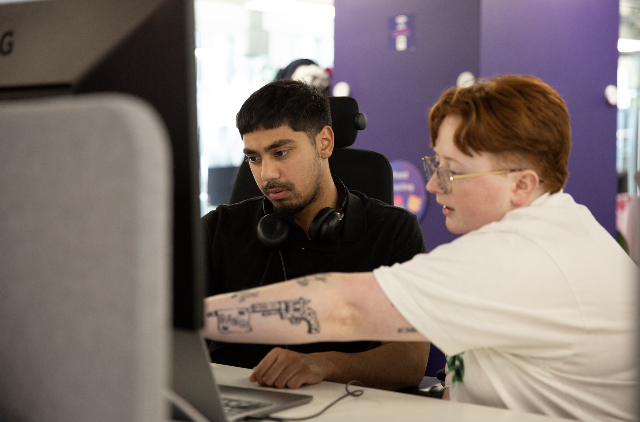 london ops helping each other