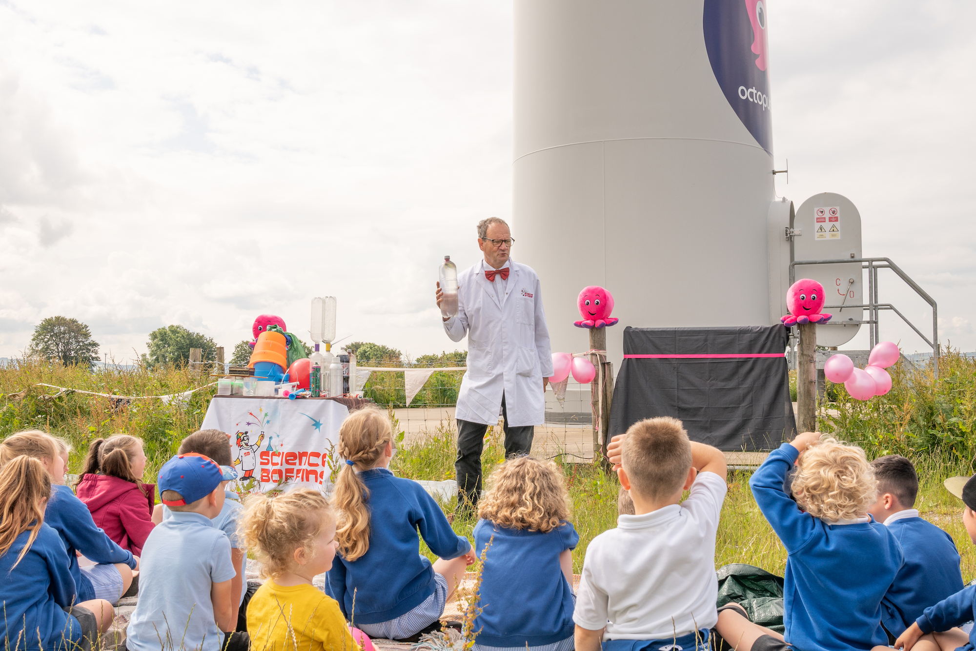Children of Deri Primary getting a science lesson at the Fan Club