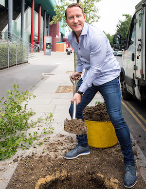 Ray Parlour tree planting